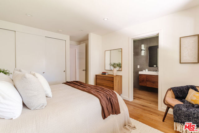 4 Buckboard Lane, Rolling Hills CA: https://media.crmls.org/mediaz/b12d9690-0fe9-493d-b07f-0c85da47f816.jpg