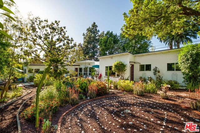 5940 Varna Avenue, Valley Glen CA: https://media.crmls.org/mediaz/b12de453-cdc5-4dc7-9a8c-1c960b21880c.jpg