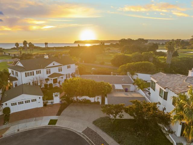 Detail Gallery Image 15 of 29 For 1100 Coronado Ave, Coronado,  CA 92118 - 4 Beds | 2/1 Baths
