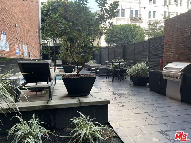 460 S Spring Street, Los Angeles CA: https://media.crmls.org/mediaz/b12ec225-6d6a-4963-a5e3-1d89cf078db8.jpg