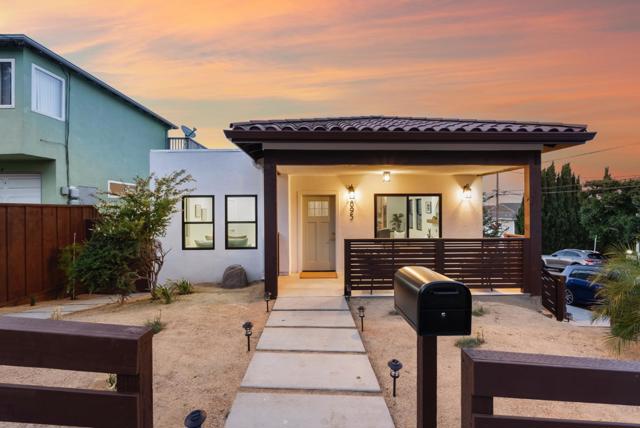 895 Laurel Avenue, Belmont CA: https://media.crmls.org/mediaz/b12ed248-3d47-4031-87fe-6f368b909d05.jpg