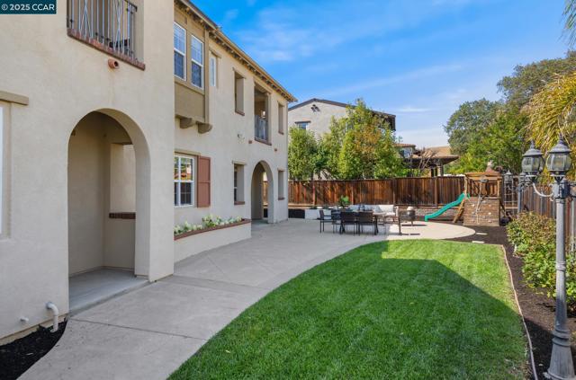 206 Glory Lily Ct, San Ramon CA: https://media.crmls.org/mediaz/b12ef7e8-390d-4c8b-9e4a-b991421decfa.jpg