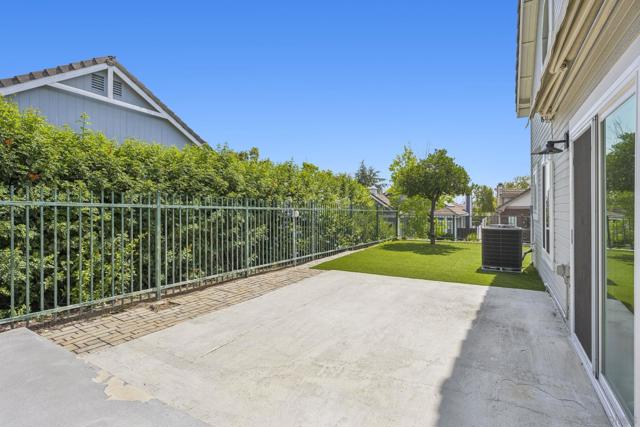1198 Gazania Ct, San Marcos CA: https://media.crmls.org/mediaz/b12fb085-ec7f-4ac4-a857-5807d32d453a.jpg
