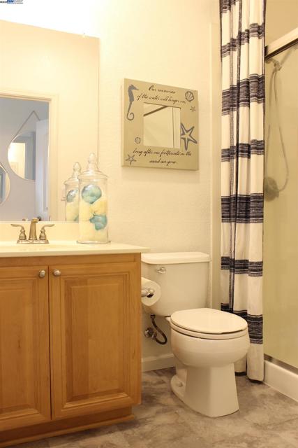 5123 Montiano Ln, Dublin CA: https://media.crmls.org/mediaz/b12ff2d0-0dc4-43c9-a9e9-208ddd0080c9.jpg