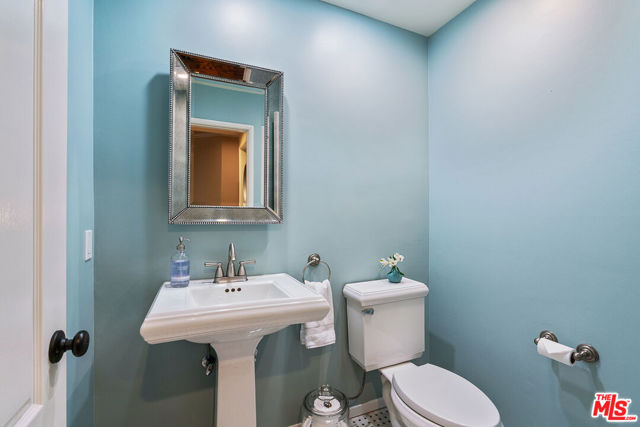 120 N Swall Drive, Los Angeles CA: https://media.crmls.org/mediaz/b13084fd-33c8-48dd-9ad5-c3db8ce35ff2.jpg