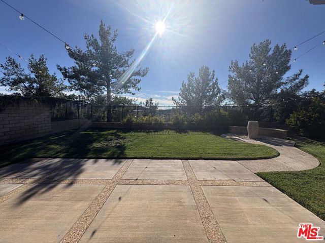 19320 Carranza Lane, Santa Clarita CA: https://media.crmls.org/mediaz/b13108f6-16fc-4024-933e-fcae0917cc68.jpg