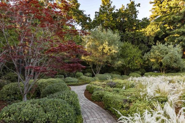 188 Fair Oaks Lane, Atherton CA: https://media.crmls.org/mediaz/b1313213-bbee-4d4b-9aff-44c12303da72.jpg