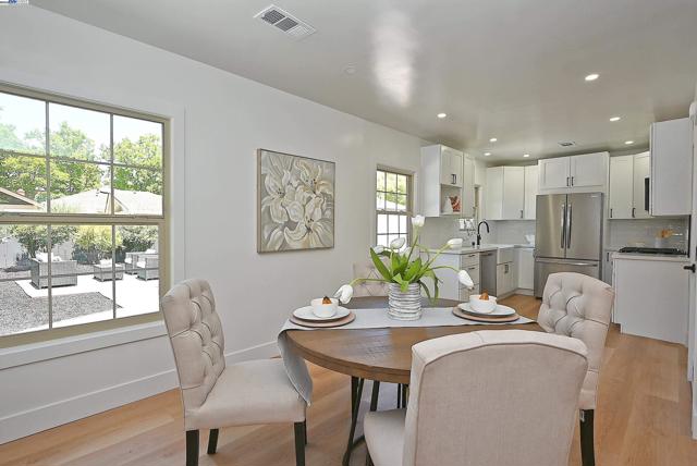 3208 McNutt, Walnut Creek CA: https://media.crmls.org/mediaz/b131e084-5ce3-4e9b-8d48-e2e2c8e8de38.jpg