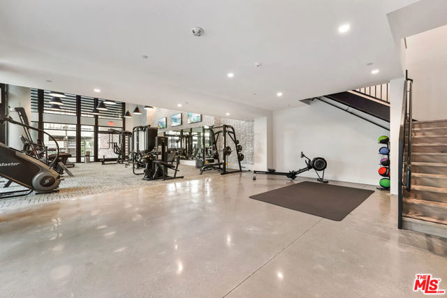 5075 Camino De La Siesta, San Diego CA: https://media.crmls.org/mediaz/b131ede7-50b3-4fa0-bdac-b1962c0e577f.jpg