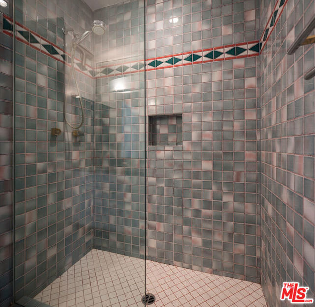 3023 BERKELEY Avenue, Los Angeles CA: https://media.crmls.org/mediaz/b131fc49-002f-4ca8-877e-4dcc230cff0a.jpg