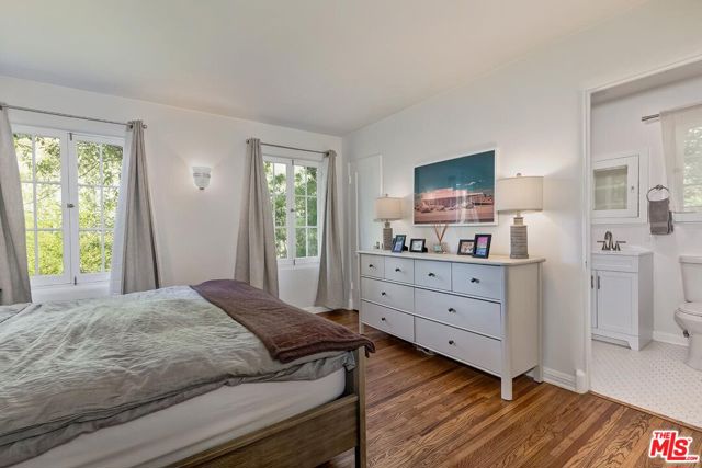 3484 Oak Glen Drive, Los Angeles CA: https://media.crmls.org/mediaz/b1323a80-9672-4535-a002-d0db7713c7c7.jpg