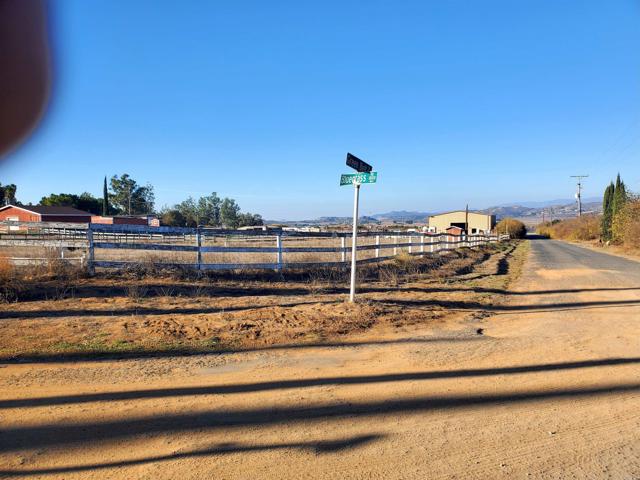 17910 Bluegrass Road, Ramona CA: https://media.crmls.org/mediaz/b132691f-264e-4db2-8bb4-d7239ec73704.jpg