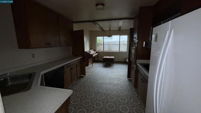 2946 Oxford Ave, Richmond CA: https://media.crmls.org/mediaz/b13276e0-8ce5-484f-afbf-3d1580ae7bc6.jpg