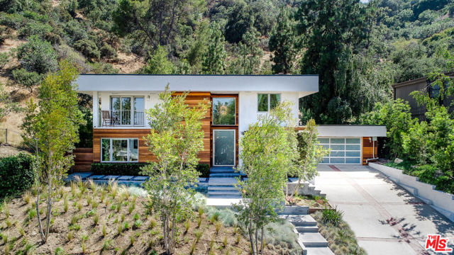 Photo of 10832 Wrightwood Lane, Studio City, CA 91604