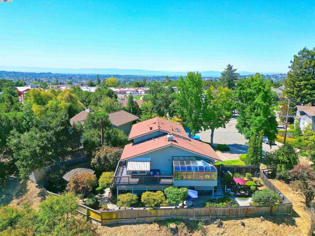 5295 Winifred Dr, Castro Valley CA: https://media.crmls.org/mediaz/b132bef8-9772-4498-b677-1fc74b9d16cc.jpg