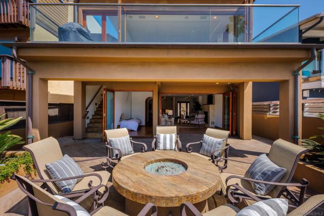 2617 Ocean Front Walk, San Diego CA: https://media.crmls.org/mediaz/b132d465-28cb-44ac-a2d5-69da99f45cb2.jpg