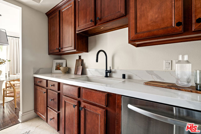 1023 Wilcox Avenue, Los Angeles CA: https://media.crmls.org/mediaz/b1335b75-c85e-41f3-a0e7-ea3570208c72.jpg