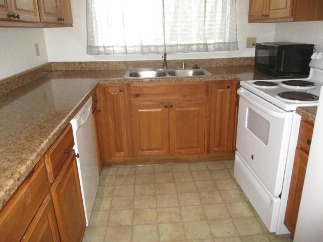 6825 Filbro Drive, Gilroy CA: https://media.crmls.org/mediaz/b1339359-58af-4681-a8b5-05e5662211f6.jpg