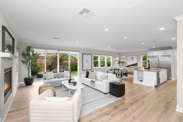 13403 Hudson Ln, San Diego CA: https://media.crmls.org/mediaz/b133def7-997c-46be-ae9a-dd46b438e8b1.jpg