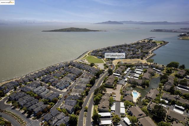 197 Lakeshore Ct, Richmond CA: https://media.crmls.org/mediaz/b13409c3-2bf0-457a-9cdc-b763c845d374.jpg