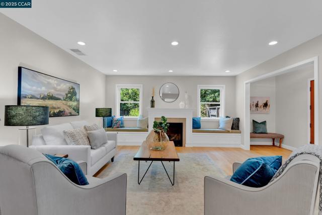 81 MAPLE LANE, Walnut Creek CA: https://media.crmls.org/mediaz/b1345f66-21cd-4e19-9624-961ae7da716b.jpg