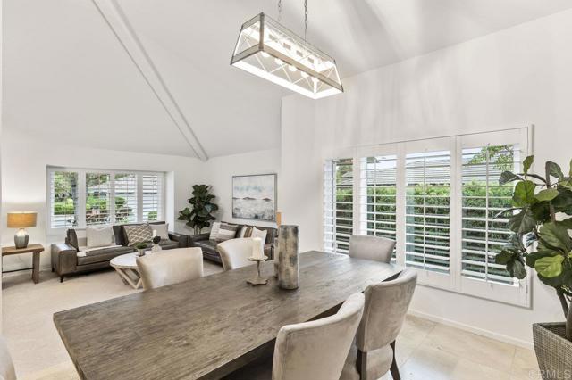 1219 Countrywood Lane, Vista CA: https://media.crmls.org/mediaz/b1346335-002f-4091-a7a3-01fe192bbc34.jpg