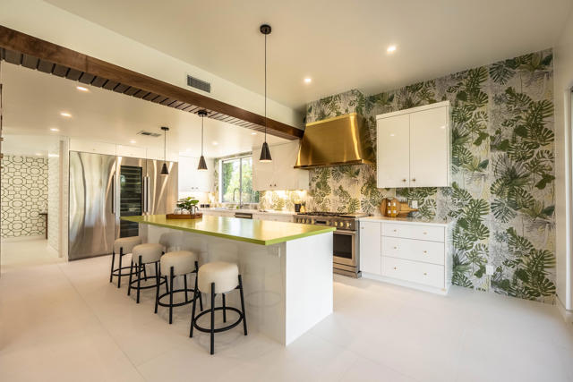76670 Lark Lane, Indian Wells CA: https://media.crmls.org/mediaz/b1347bea-4c20-4be6-9f91-609fa1660f2d.jpg