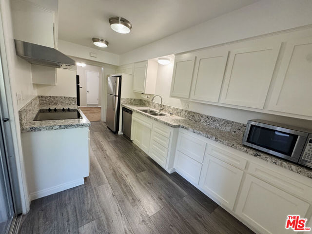 Drew Fenton | 289 S Barrington Avenue Los Angeles CA | MLS: 7450372 Drew Fenton | 289 S Barrington Avenue Los Angeles CA | MLS: 7450372