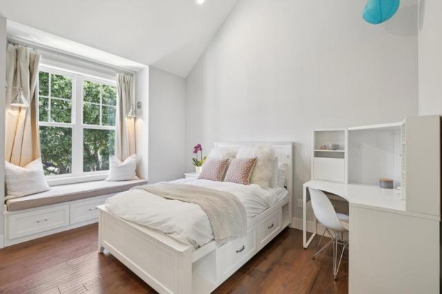 520 Berkeley Avenue, Menlo Park CA: https://media.crmls.org/mediaz/b135c1ba-537e-4e41-b2d9-6e94d236b4d7.jpg