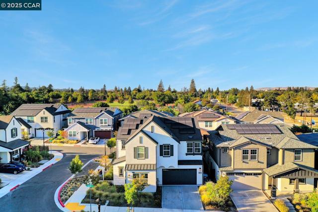 105 Laurel Oak Drive, Pleasant Hill CA: https://media.crmls.org/mediaz/b13624b2-9ab3-45d4-9e3d-7d6d74dc1cf2.jpg