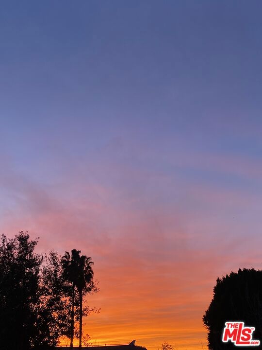 https://media.crmls.org/mediaz/b136567a-7a72-4a56-ad11-e2e35738fa9d.jpg?preset=X-Large