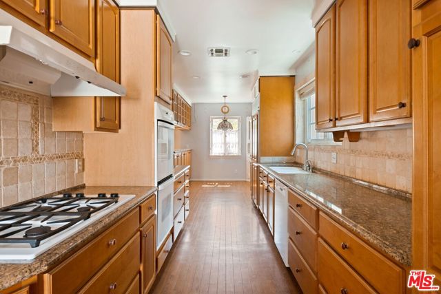 1541 Cardiff Avenue, Los Angeles CA: https://media.crmls.org/mediaz/b136ac74-026c-4bf3-a7d7-f92b2c7e73c3.jpg