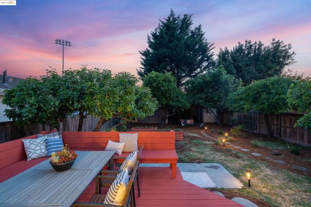 209 Behrens St, El Cerrito CA: https://media.crmls.org/mediaz/b1375453-66c7-4c0a-87ee-afb2919cbabc.jpg