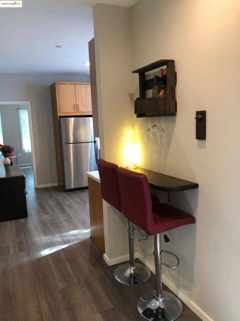 562 29th St, Oakland CA: https://media.crmls.org/mediaz/b137b49c-f533-49e4-abce-fd322d7b8528.jpg