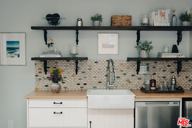 1774 Washington Way, Venice CA: https://media.crmls.org/mediaz/b137bc8a-c341-4889-9162-6fa9d67cb66e.jpg