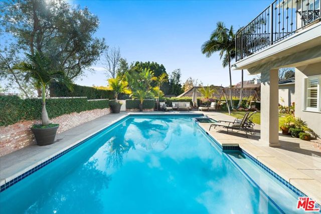 314 S Glenroy Avenue, Los Angeles CA: https://media.crmls.org/mediaz/b137cb9b-bbb1-458f-abd7-e149320c3f19.jpg