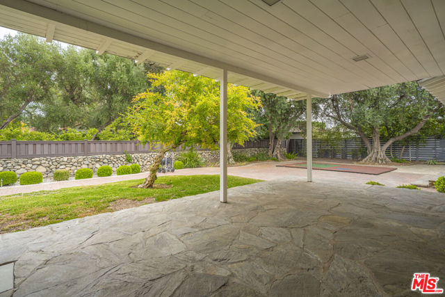520 Winthrop Road, San Marino CA: https://media.crmls.org/mediaz/b1384e62-4ff6-42c0-af9f-20ffe58ff17a.jpg
