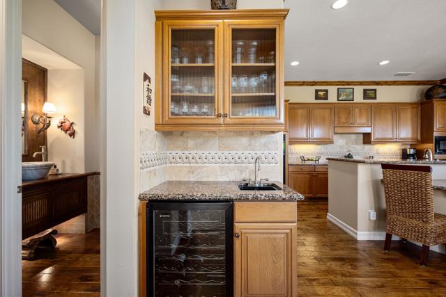 326 Loch Lomond Road, Rancho Mirage CA: https://media.crmls.org/mediaz/b1386910-7a52-4ef1-9b4c-acdc71a32b06.jpg