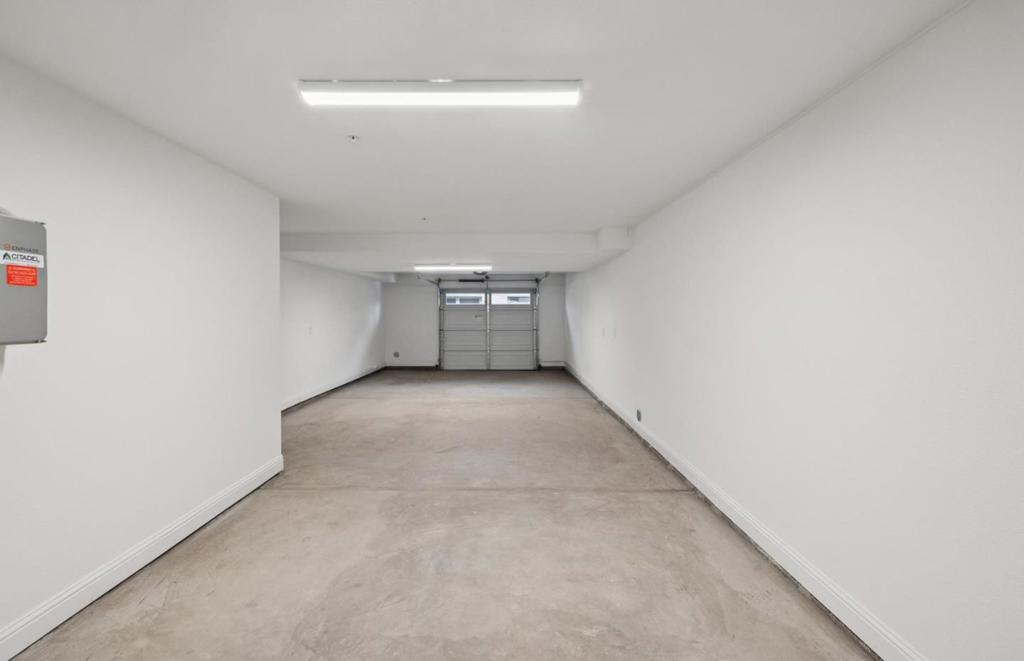 https://media.crmls.org/mediaz/b1386c9d-0619-4adf-bb80-6e09d4de49c1.jpg?preset=X-Large