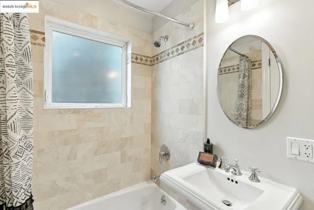 280 Monterey Blvd., San Francisco CA: https://media.crmls.org/mediaz/b1388605-930a-4785-88b7-af8e9c64518a.jpg