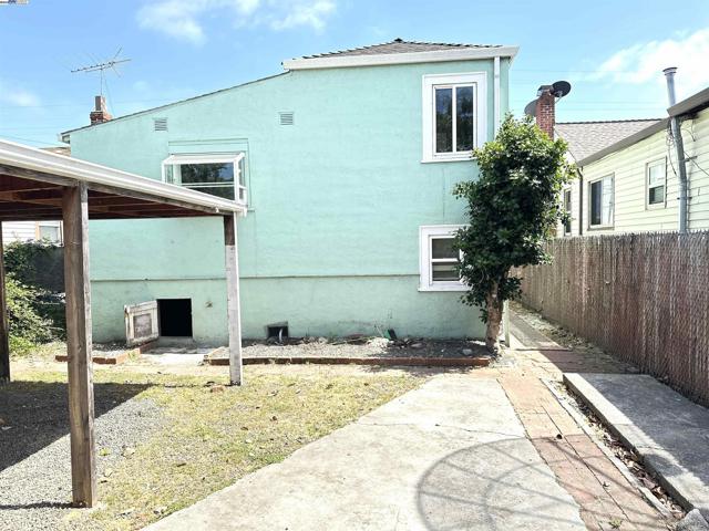 1933 103rd. Ave., Oakland CA: https://media.crmls.org/mediaz/b138aead-7e73-44d4-9462-e2195aad01da.jpg