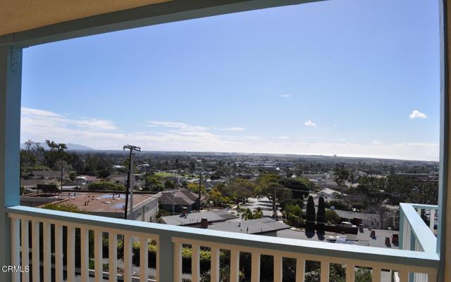 3305 Hilltop Drive, Ventura CA: https://media.crmls.org/mediaz/b139860a-1043-4169-8ff2-30c4d4e531e0.jpg