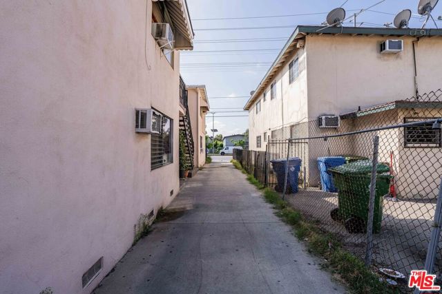 13125 Vanowen Street photo 28