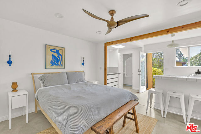 718 Vernon Avenue, Venice CA: https://media.crmls.org/mediaz/b13a487e-6893-4074-9ee1-f0f4784c775f.jpg