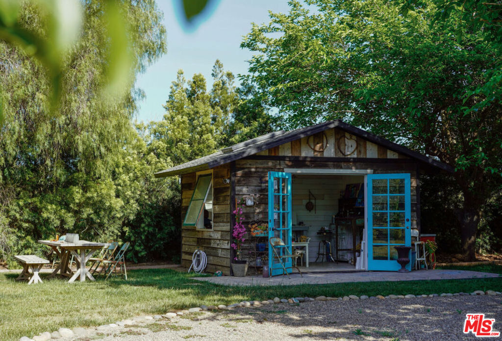 https://media.crmls.org/mediaz/b13a7fa1-3f0a-445b-8e55-5f8b19c1bb18.jpg?preset=X-Large
