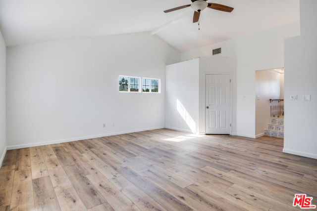 4931 Stern Avenue, Sherman Oaks CA: https://media.crmls.org/mediaz/b13a9309-4e3c-467e-bafe-64e2220faf85.jpg