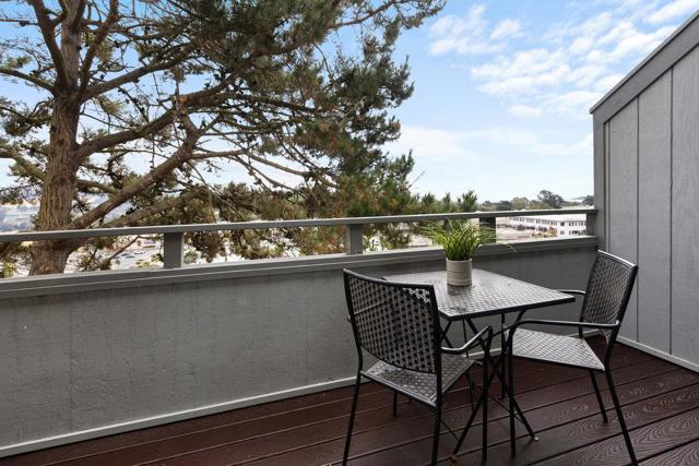 360 Innisfree Drive, Daly City CA: https://media.crmls.org/mediaz/b13aaa87-b9d6-4374-856e-202cb8f8d98d.jpg