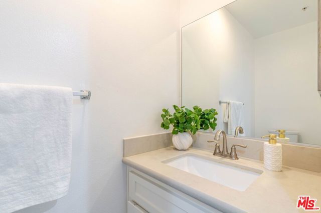 5521 Kester Avenue, Sherman Oaks CA: https://media.crmls.org/mediaz/b13b05a7-f752-48a2-93b0-dcacd41ffe01.jpg