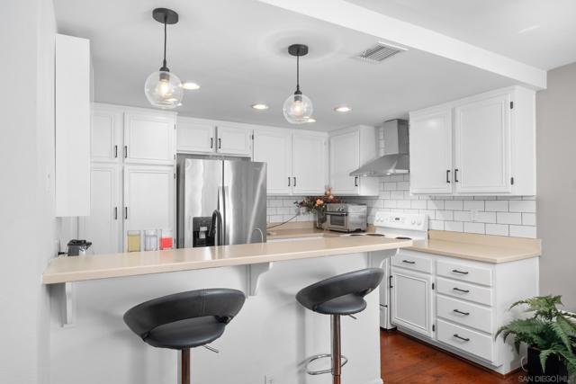 17885 Caminito Pinero, San Diego CA: https://media.crmls.org/mediaz/b13b750a-a89d-42af-a5e7-ef41e95282f2.jpg