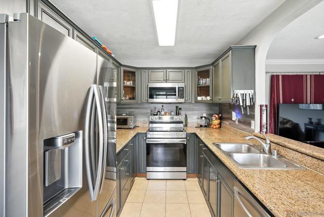 792 Avocado Ave, El Cajon CA: https://media.crmls.org/mediaz/b13b78af-4dad-4375-ad61-1ffed319652b.jpg